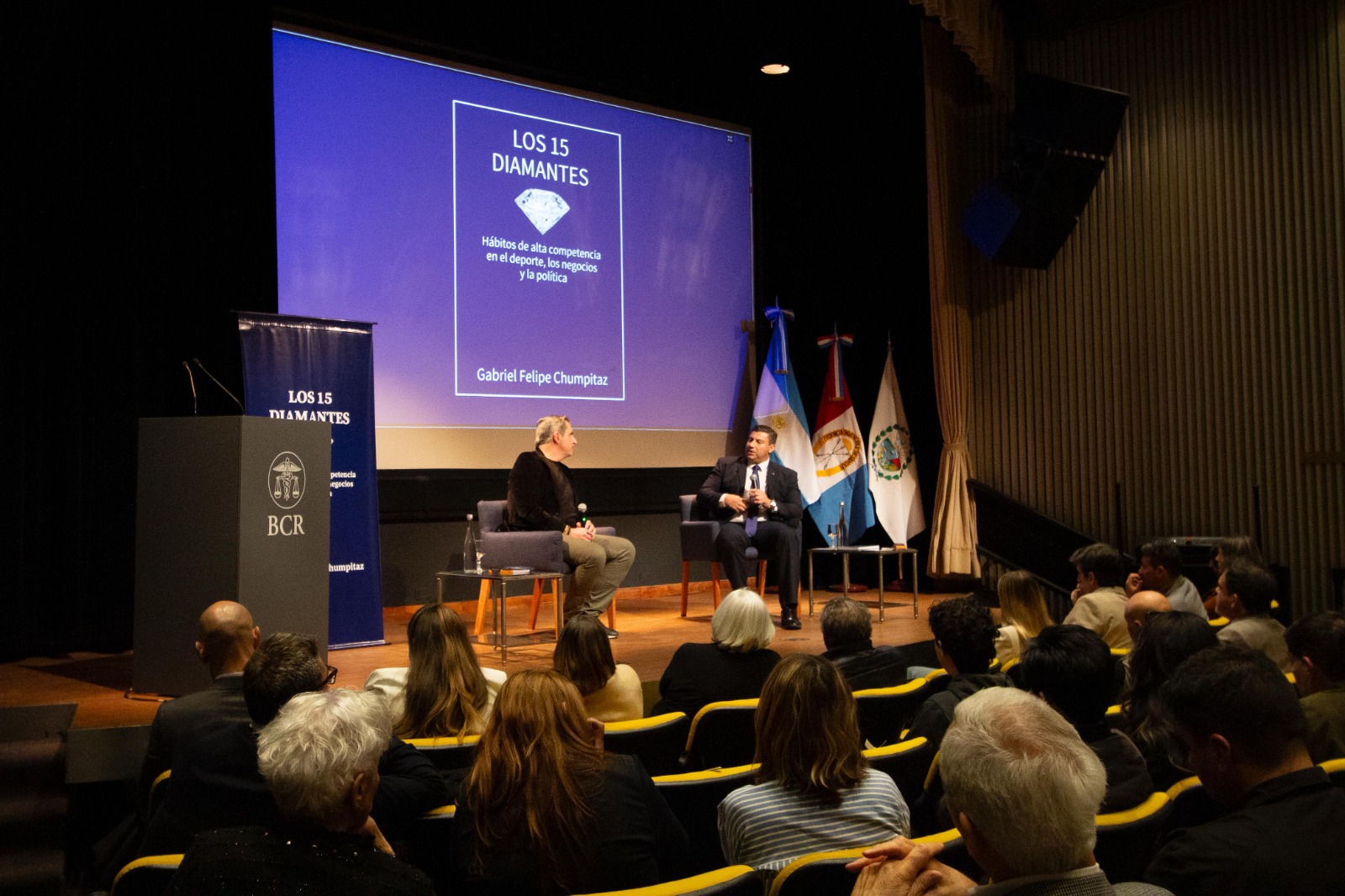 “Los 15 Diamantes”, un libro que rescata la lógica del deporte de conjunto para aplicarla a la vida social, política y empresarial.