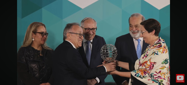 Gustavo-Ds-Simone-y-Vilma-Tripodor-de-Pallium-reciben-premio