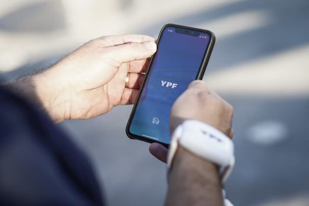 Santander e YPF: un millón de acciones compradas desde App YPF